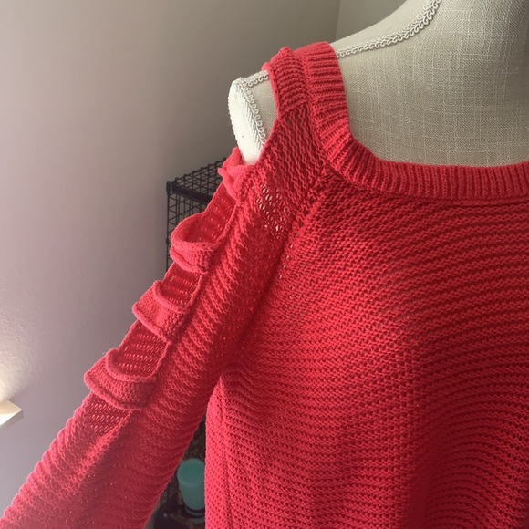 Nollie sweater with cut out shoulders - Picture 2 of 5